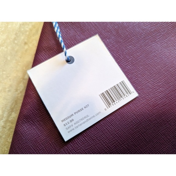 Tartan + Twine Cosmetic Makeup Travel Bag Case Purple Faux Leather Medium NWT - Picture 3 of 4